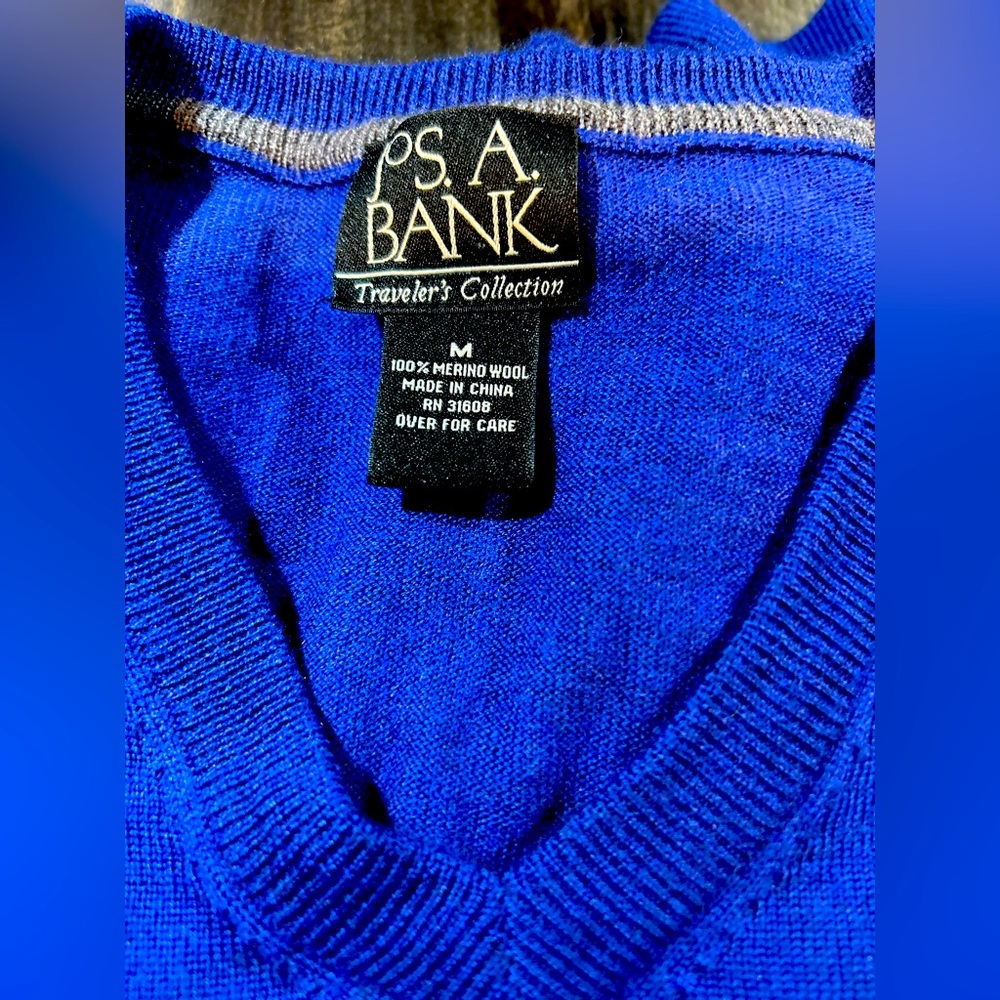 Jos. A. Bank Men's Traveler 100% Merino Wool V-Neck Sweater Royal Blue Size MED